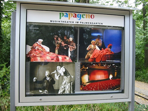 Schaukasten Papageno – Musiktheater im Palmengarten