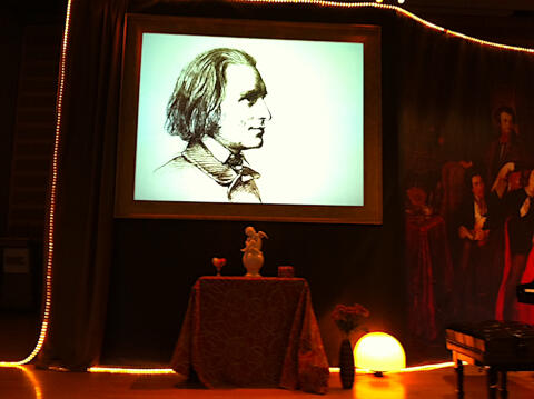 Bühnenausschnitt (Portrait von Franz Liszt)